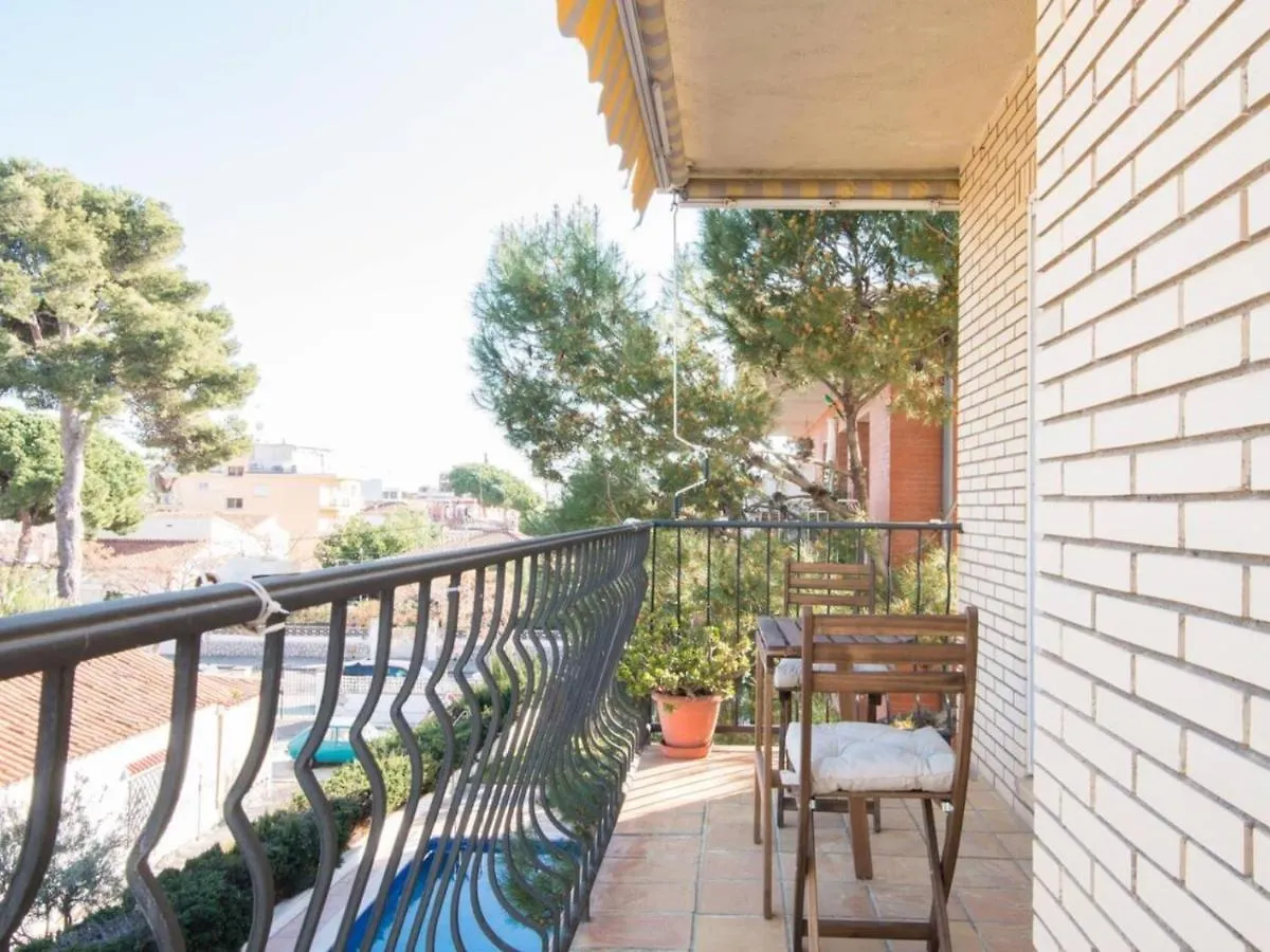 Sunny Apartment 3 Blocks To The Beach Castelldefels Spain