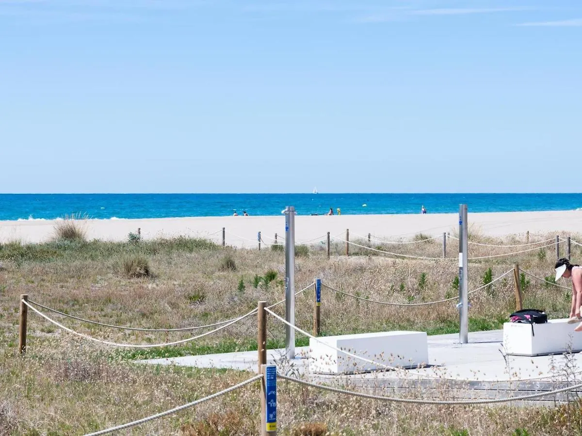 Sunny Apartment 3 Blocks To The Beach Castelldefels 0*,