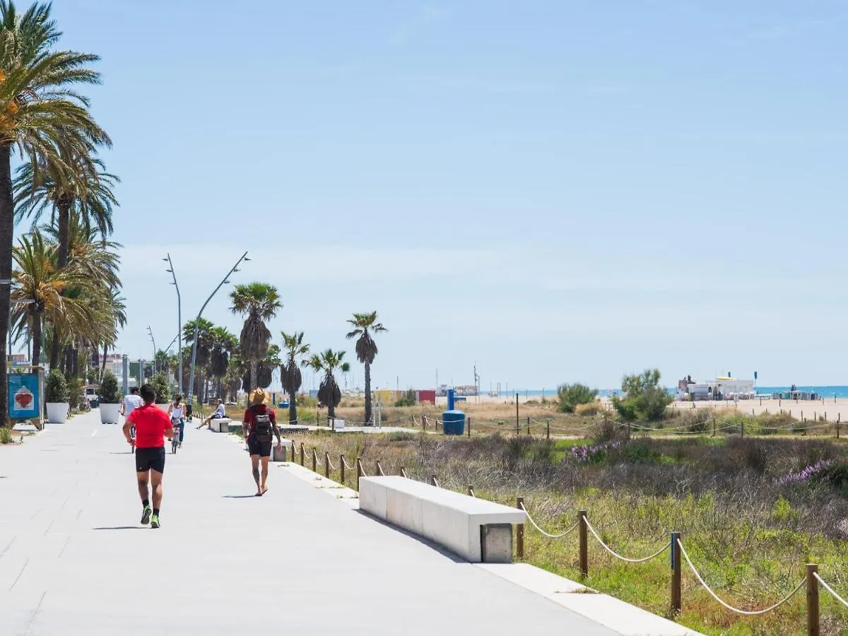 Sunny Apartment 3 Blocks To The Beach Castelldefels